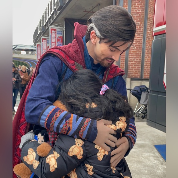 Meet your Posher, Dom - Picture 1 of 7